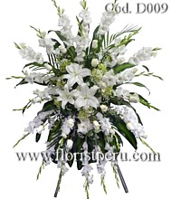 Arreglo funerario con parante para delivery en Peru, entrega rapida de flores para funerales